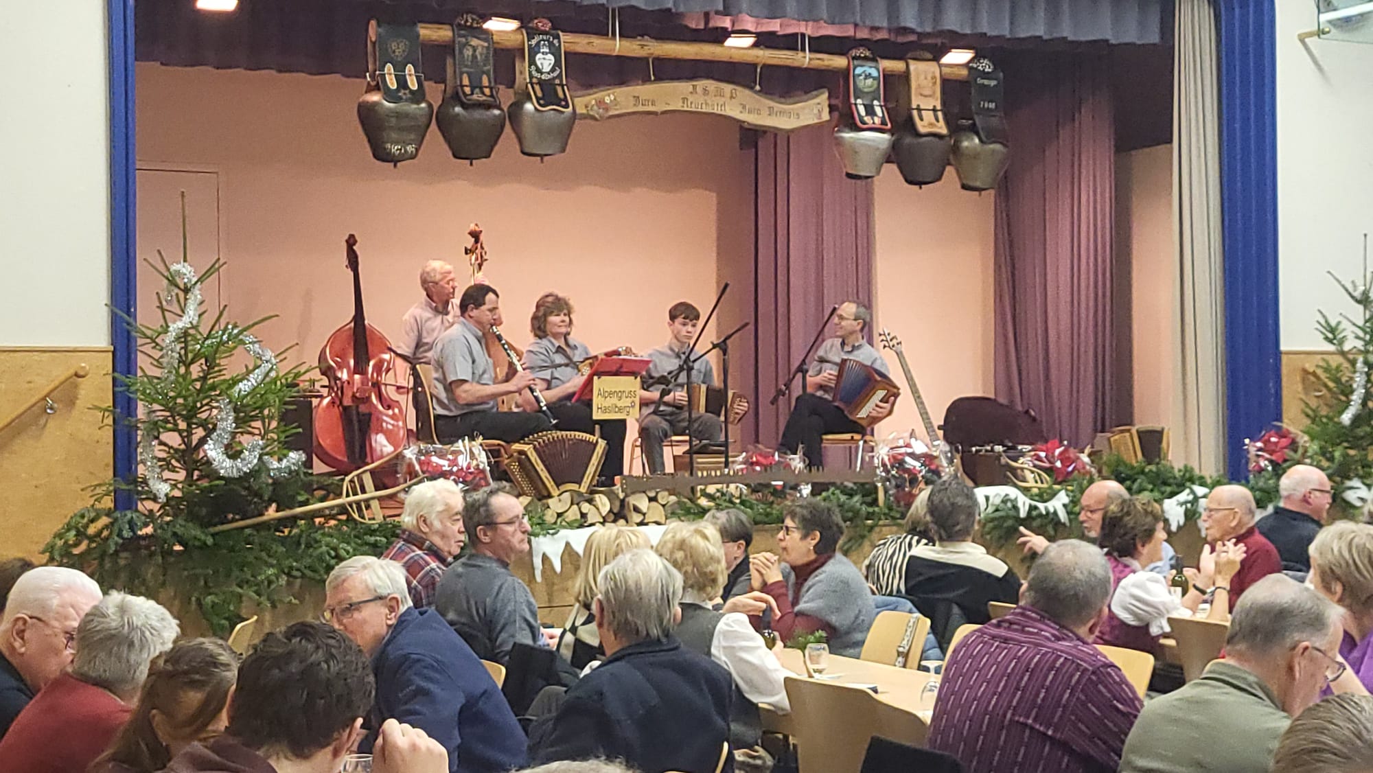 Kapelle Alpengruss Hasliberg Noel folclorique Corteberet Soldanella
